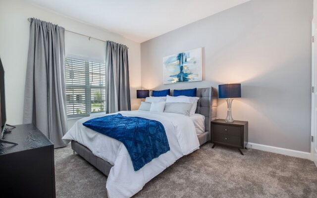 4 Bedroom Town Home with Pool