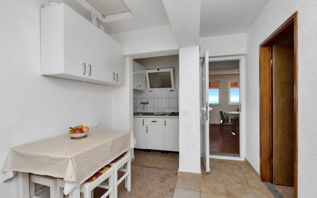 Apartments Robinzon Milivoj