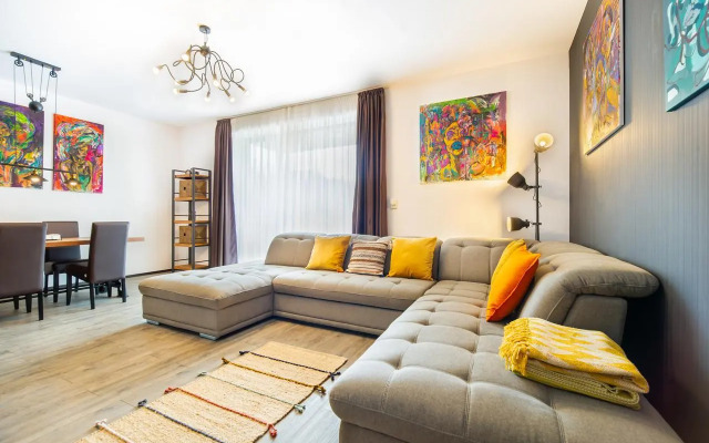 Art Gallery Apartment in Silver Mountain