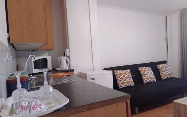 Booked Easy- Guest House -CT Airport