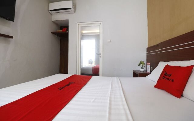 RedDoorz Plus @ Cakranegara