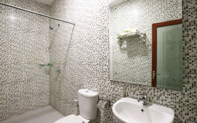 Blitz Hotel Batam Near Sultan Mahmud Ri'ayat Shah Mosque