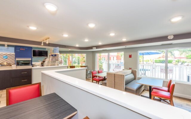 Holiday Inn Express & Suites Bradenton West by IHG