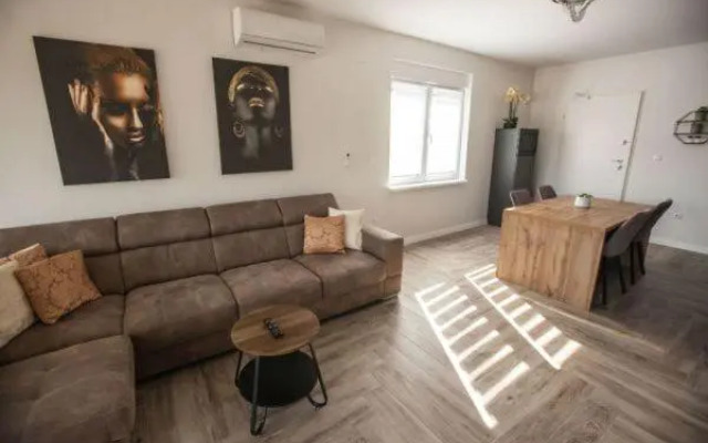 Villa S