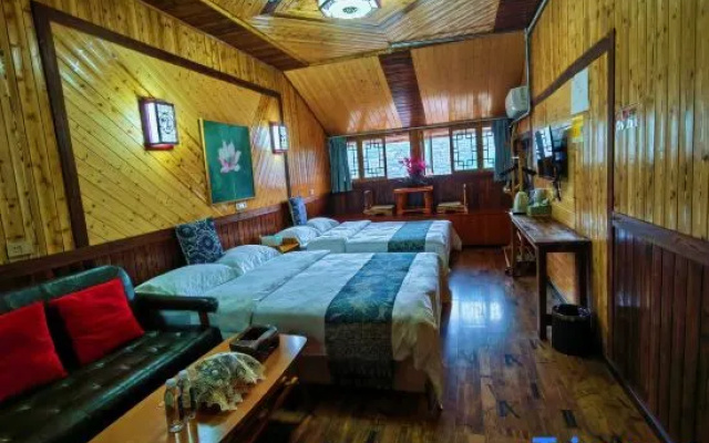 Xijiang Qianhu Miao Village Nuanyu · Shanju Homestay (Dongyin Viewing Platform)