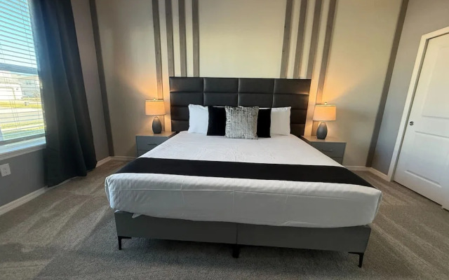 Upstay 20 Guest Capacity Mansion Near Disney