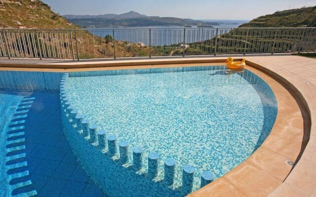 Aptera Paradise