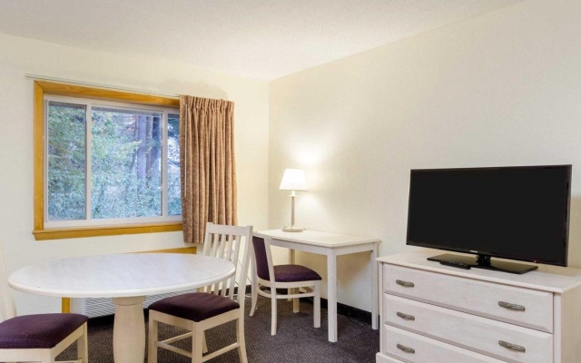 Red Roof Inn Sutton