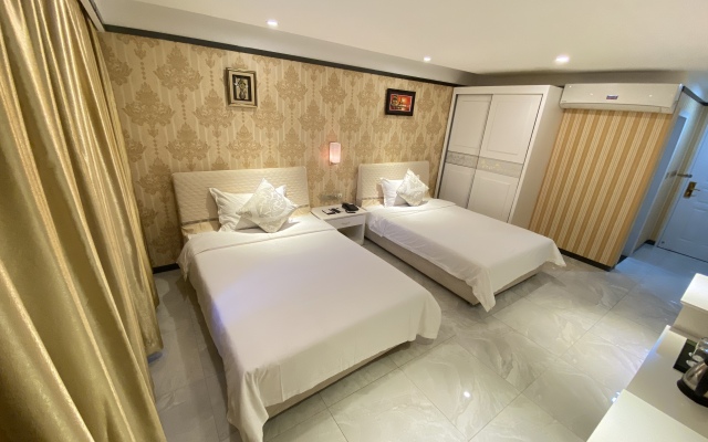 Lucky 8 Hotel