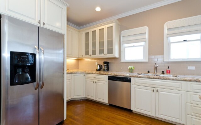 LA157 2 Bedroom Apartment By Senstay