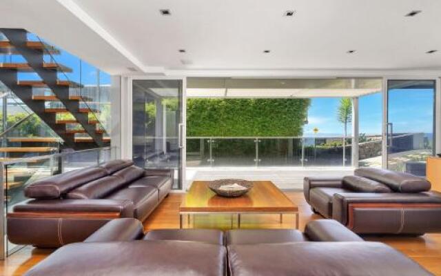 TASMAN DRIVE Gerringong 4pm check out Sundays