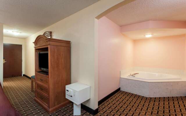 Howard Johnson by Wyndham Airport