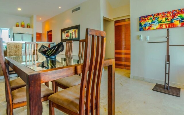 Beachfront Penthouse! Private Jacuzzi! Live the Dream!