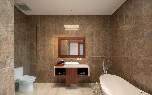 The Luxury Collection, Monaco Blu