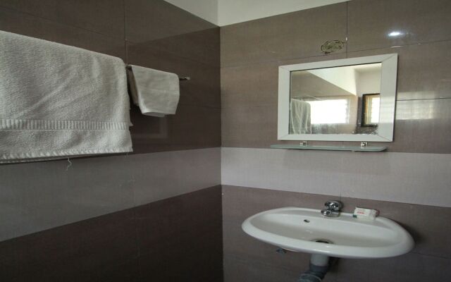 OYO 10835 Hotel Sri Sant