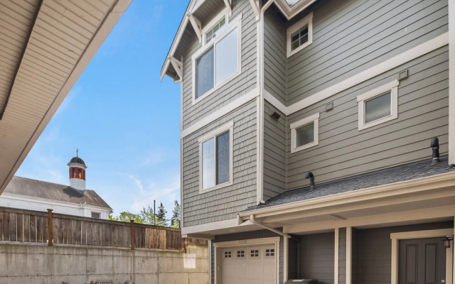 Seattle Vacation Home: The Parsonage