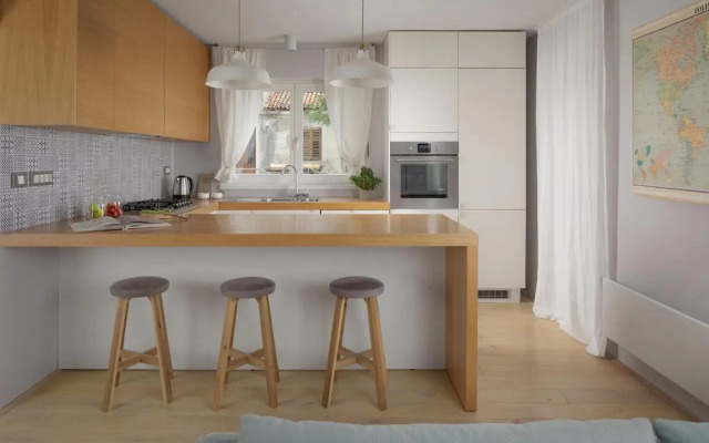 elegant, cosy and quiet, just 1 min to amphiteatre