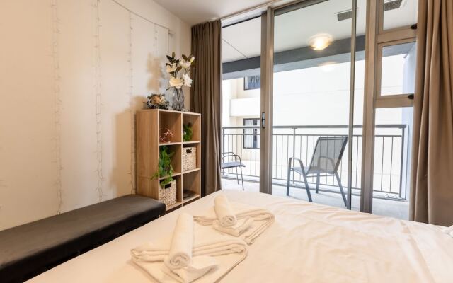 Cosy Two Bedroom in CBD with Pool
