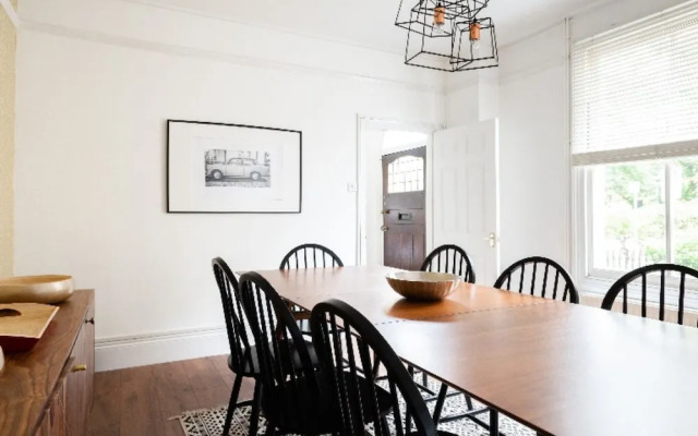 The Emmanuel Orchard - Central 4BDR Home with Parking
