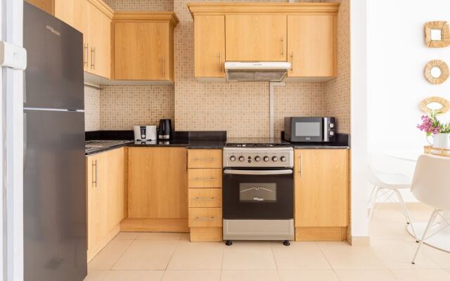 Dazzling & Picturesque 1BR Apartment In Business Bay