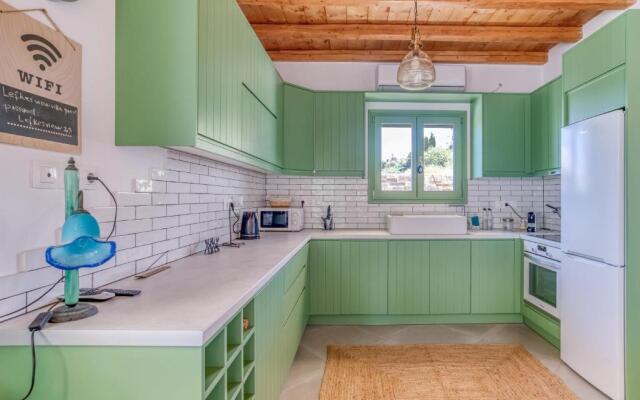 Magic 5 bdrm Villa With Swimming pool in Paros