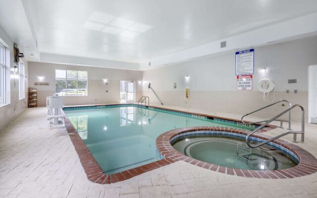 Country Inn &amp; Suites by Radisson, Savannah Airport, GA