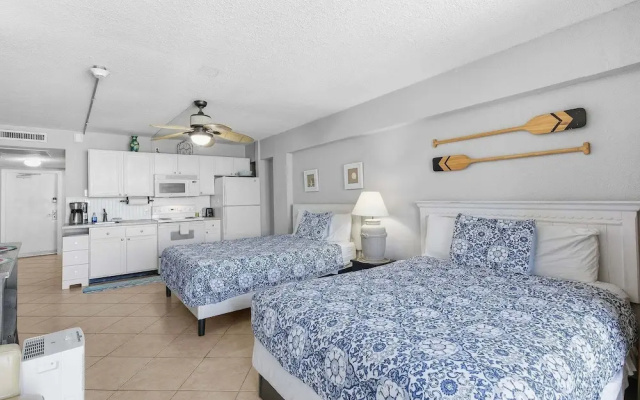 Hawaiian Inn 209