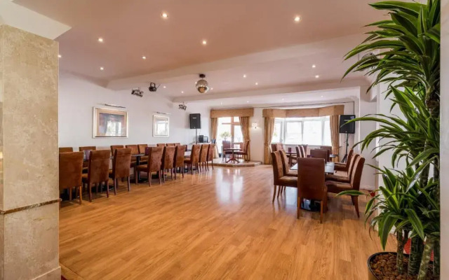 The Queens Hotel