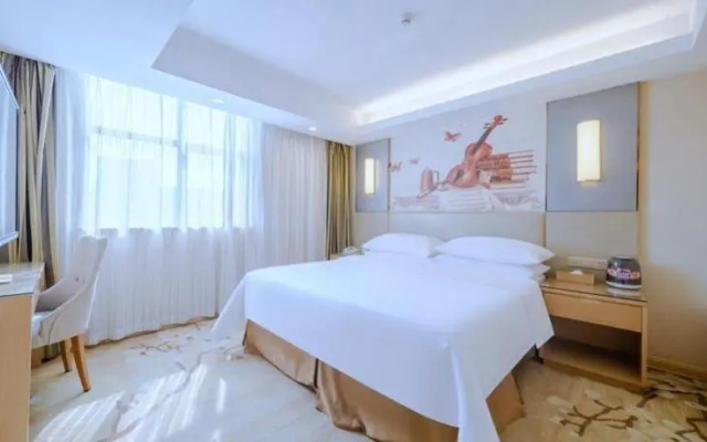 Vienna Hotel ( Guanlanhu station Shanshui Tianyuan)