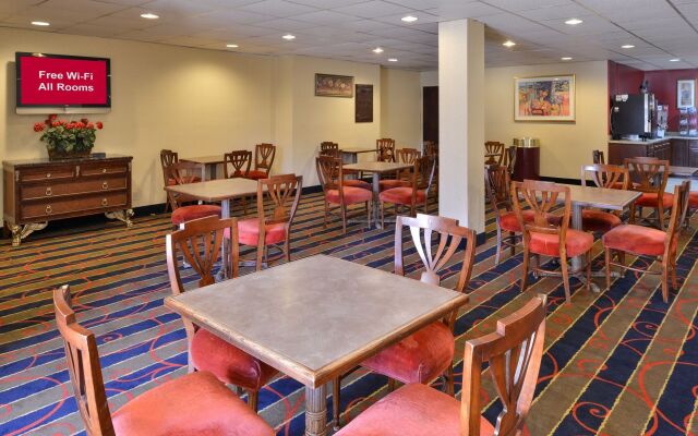 Red Roof Inn & Suites Newark - University