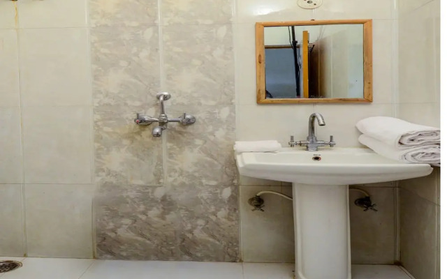 OYO 18825 Hotel Akshey