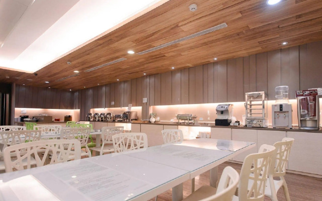Kiwi Express Hotel - Kaohsiung Station