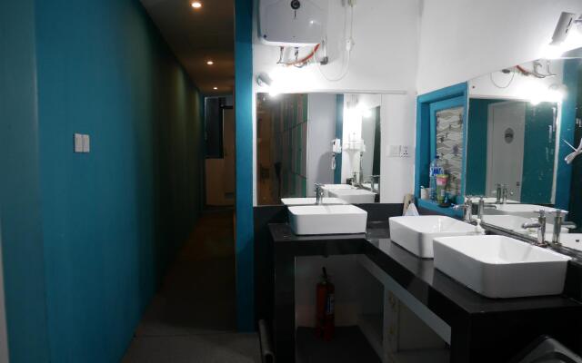 Sleepy Raccoon Hostel