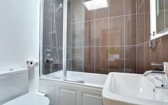 Idyllic Holiday Home in Saint Columb With Terrace