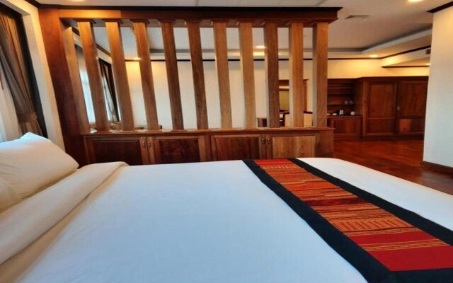 Sisombat Plaza Hotel