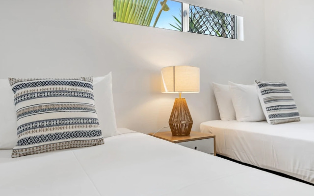Spacious 3-beds w Direct Access to Pool