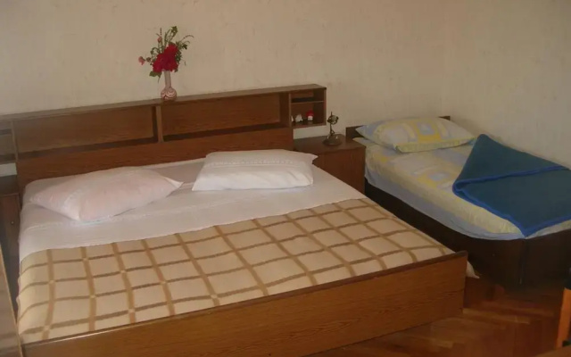 Apartment With Terrace and Sea View Brodarica