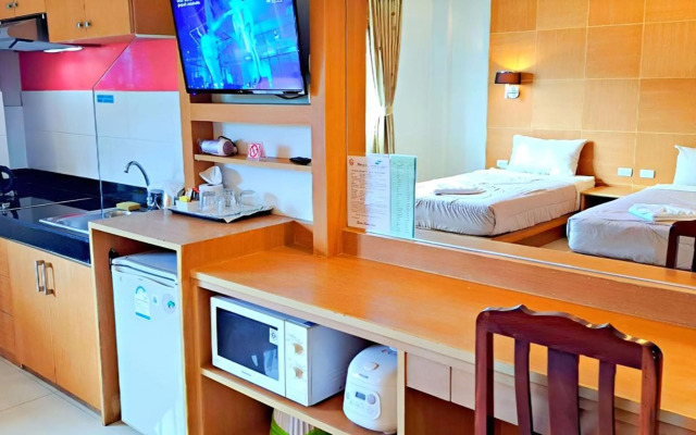 Green Harbor Hotel & Service Apartment