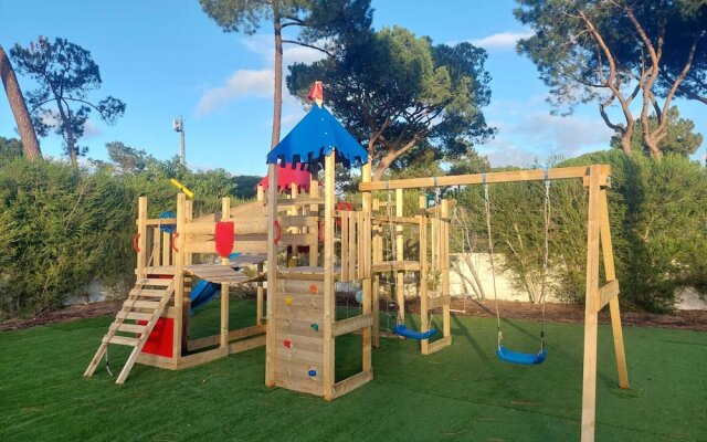 8-bed Villa in Vilamoura-sleeps-playground-pool