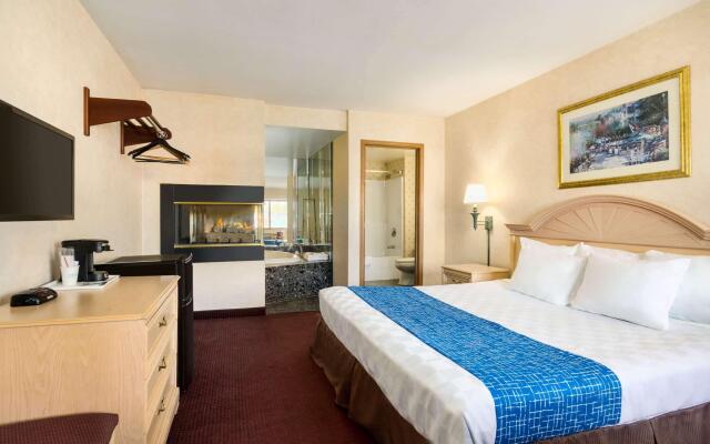 Travelodge by Wyndham Niagara Falls