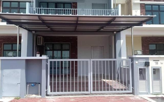 KS 80 Homestay (15pax)4R3B ~WiFi~ near Jetty