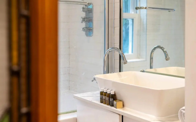 Beautiful Two Bed Abode In South West London