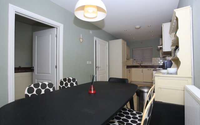 Beautiful 5 Bed Detached House - Sleeps 9