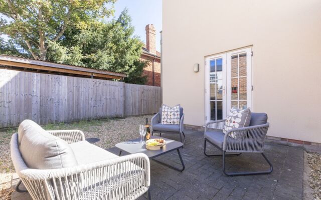 Elliot Oliver - 2 Bedroom Garden Apartment