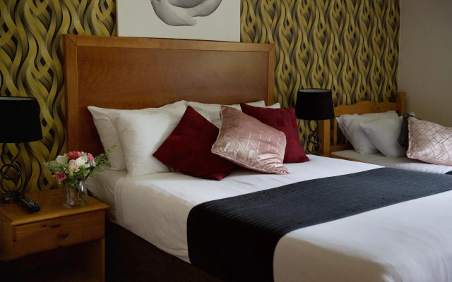 Little Foxes Hotel & Gatwick Airport Parking