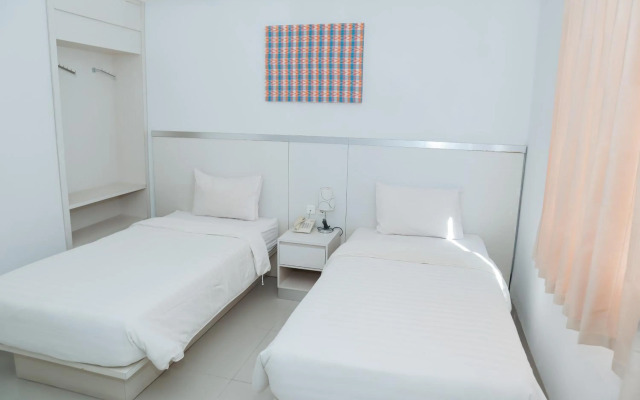 RedDoorz Plus At Grand Sayang Park Hotel Makassar