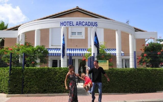 Arcadius Le Petit Hotel