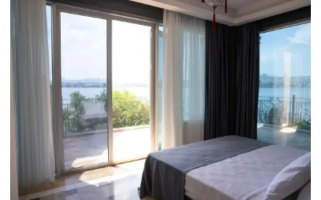 Kronos Hotel