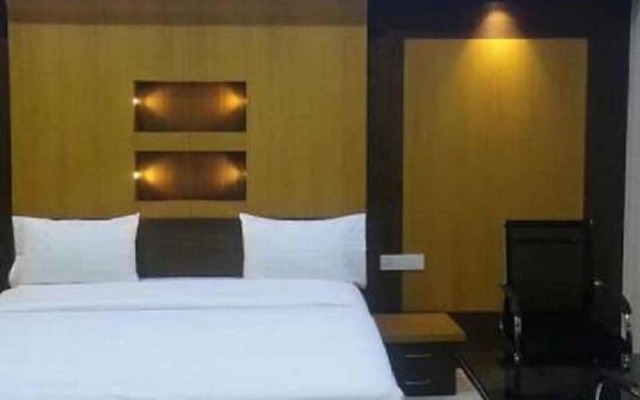 Iroomz Hotel SR Grand