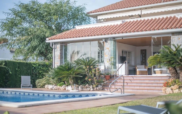 Gallery Villa 650M from the Beach (R81)
